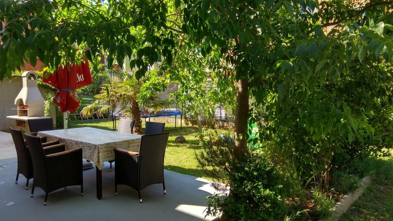 Lusyhouse Villa พูลา ภายนอก รูปภาพ